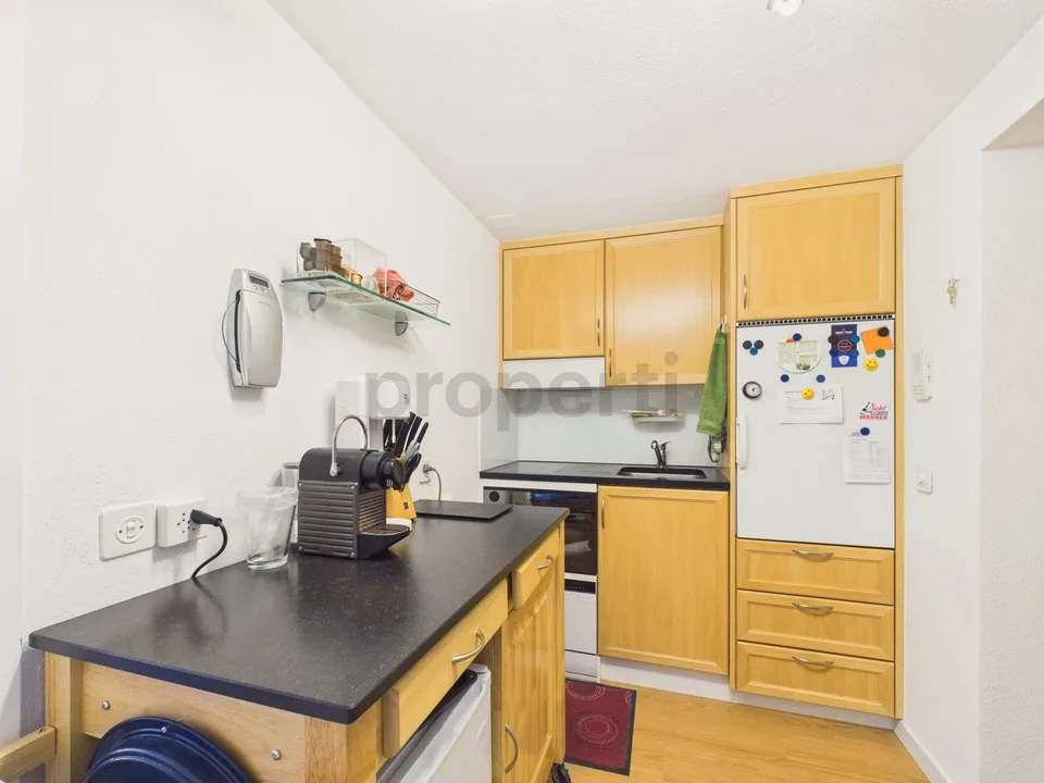 Sonnige Terrasse und exklusiver Zugang zu Pool- und Sportanlagen