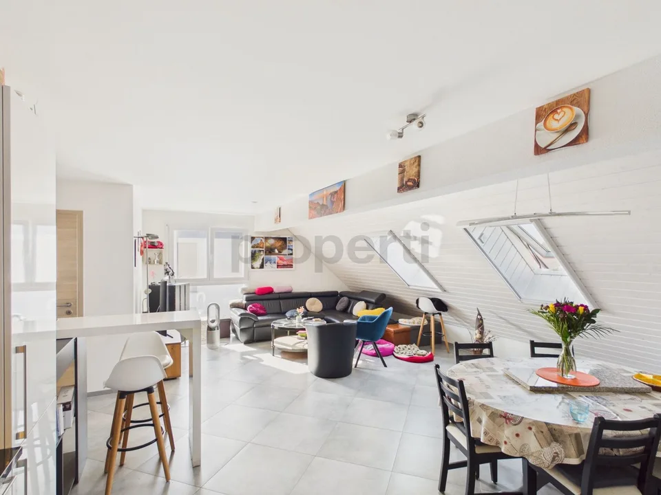 South-facing terrace, unobstructed view of the countryside and parking spaces included