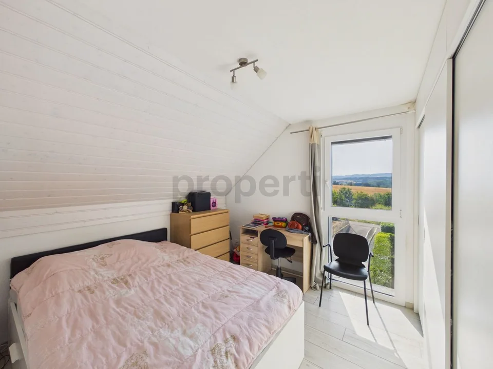 South-facing terrace, unobstructed view of the countryside and parking spaces included