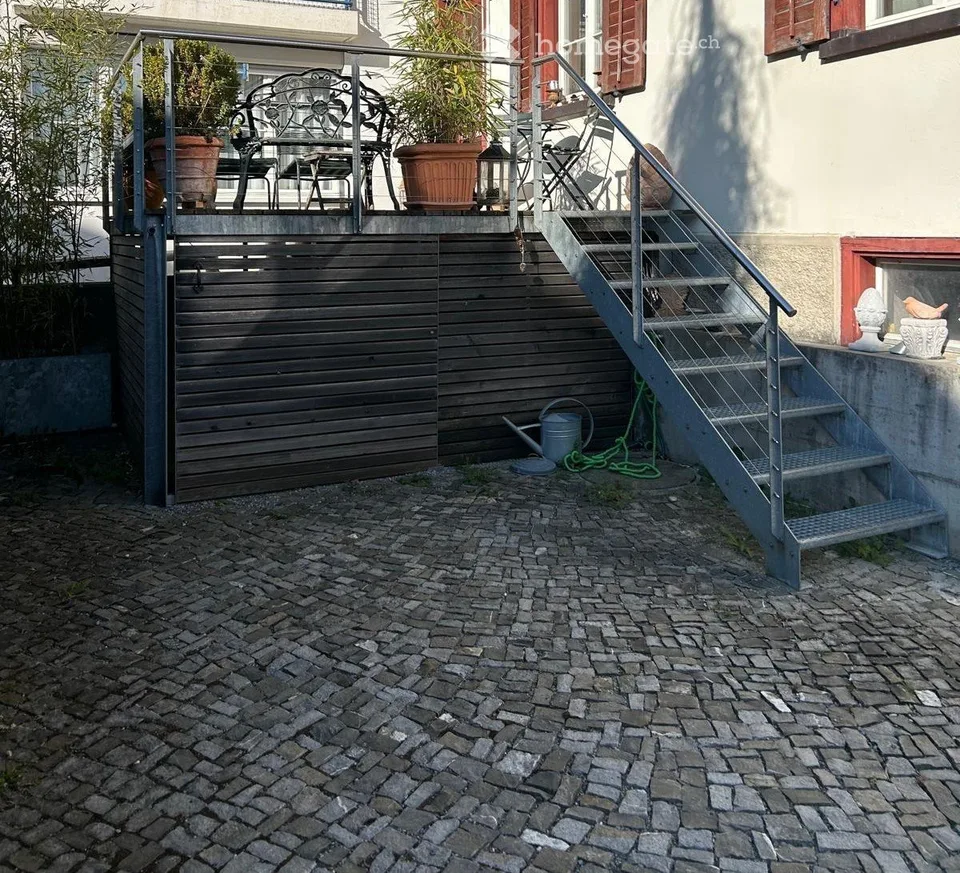 Renovated attic apartment near Stäfa Rebberg Lattenberg