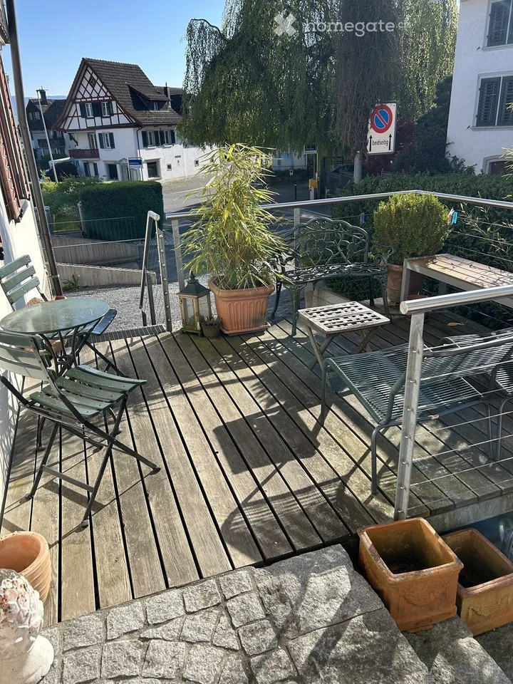 Renovated attic apartment near Stäfa Rebberg Lattenberg