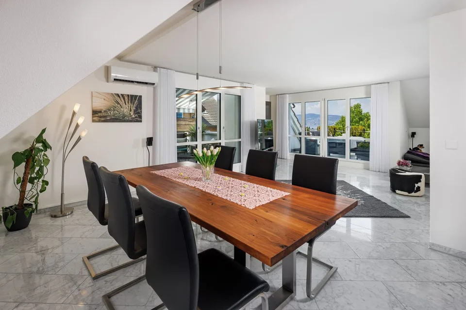 Appartement en Duplex de 6,5 Pièces en Attique