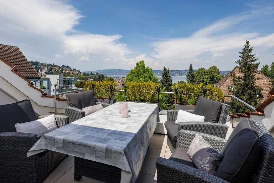 Appartement en Duplex de 6,5 Pièces en Attique