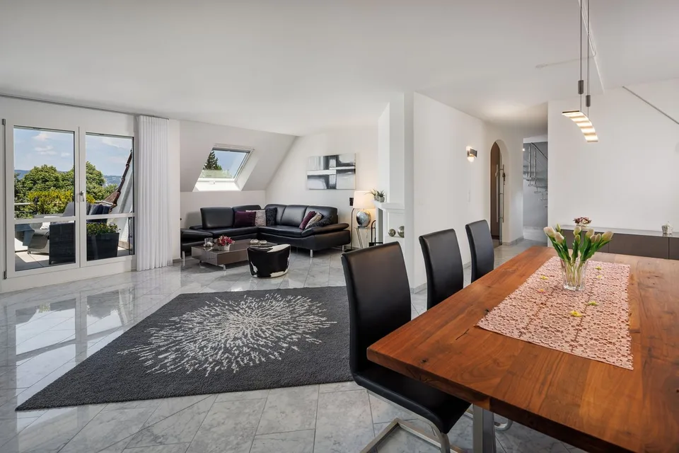 Appartement en Duplex de 6,5 Pièces en Attique