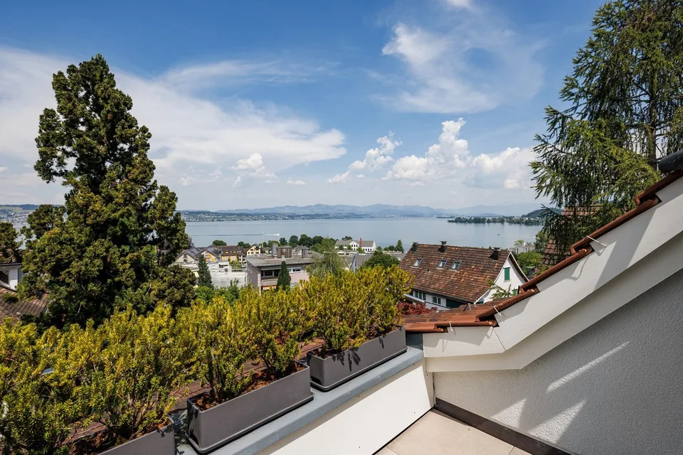 Appartement en Duplex de 6,5 Pièces en Attique