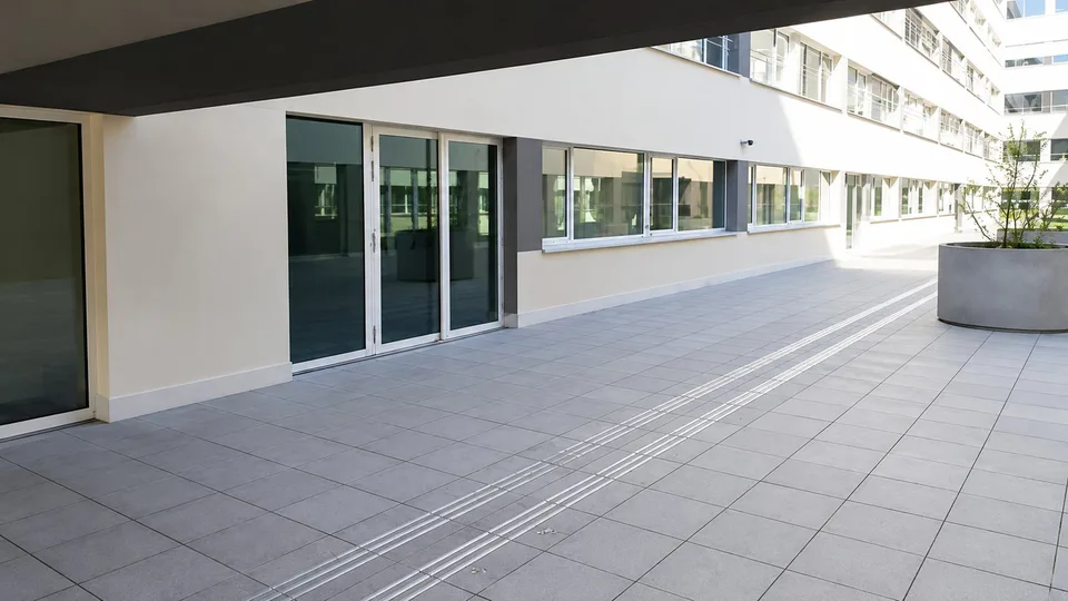 Local commercial, bureau et entrepôt / Gewerberaum, Büro und Lager