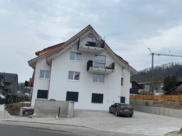 Appartement 2.5 pièces moderne à louer à Sünikon