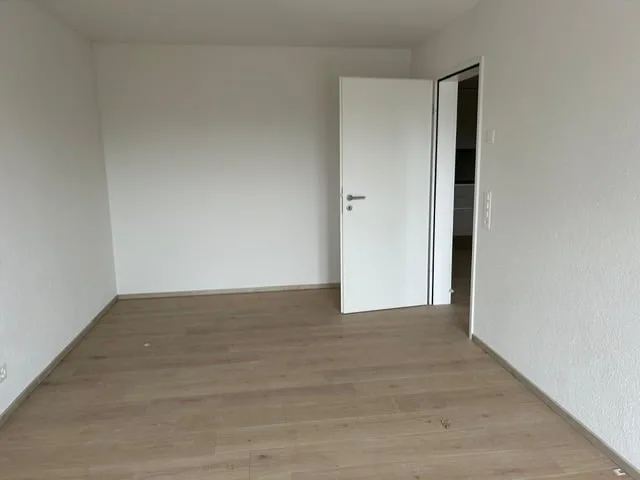 Appartement 2.5 pièces moderne à louer à Sünikon