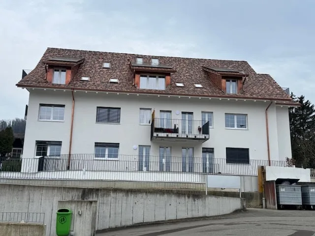Appartement 2.5 pièces moderne à louer à Sünikon