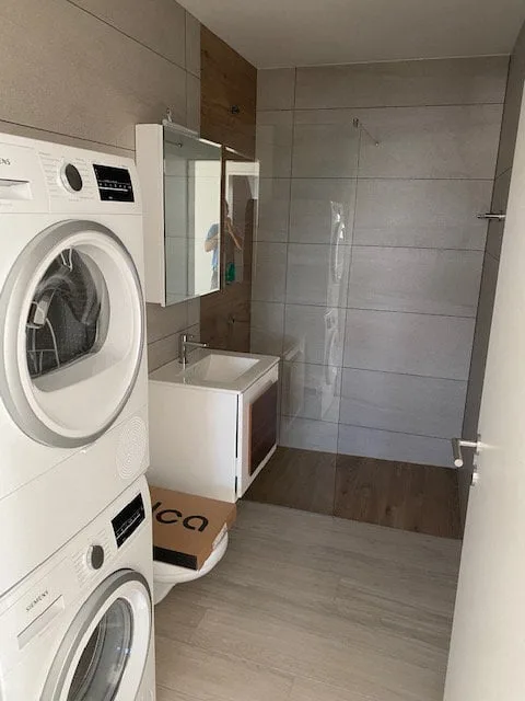 Appartement 2.5 pièces moderne à louer à Sünikon