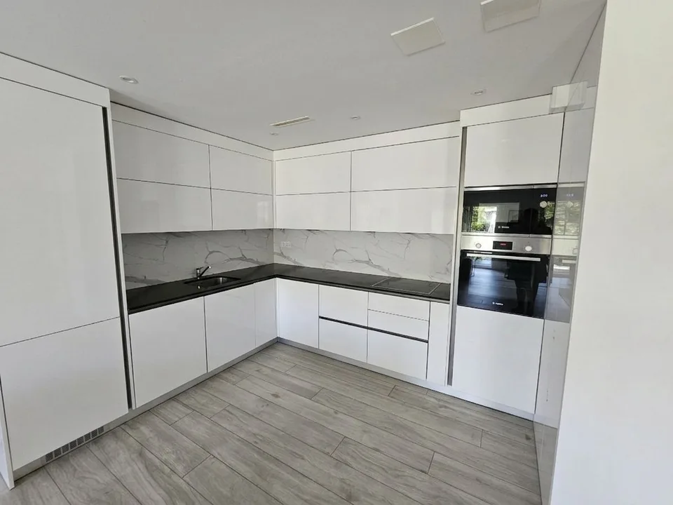 Moderne 2.5-Zimmer-Parterre-Wohnung in Oberhasli zu vermieten
