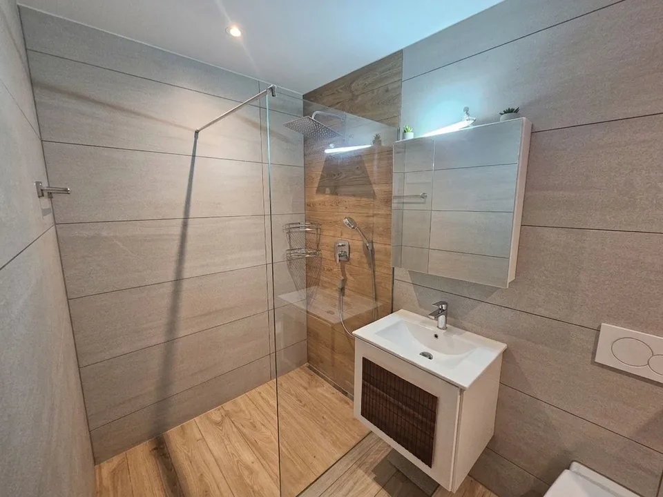 Appartement moderne de 2,5 pièces au rez-de-chaussée à louer à Oberhasli