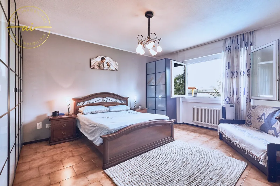 Spacious house with 3 residential units and 400 sqm garden