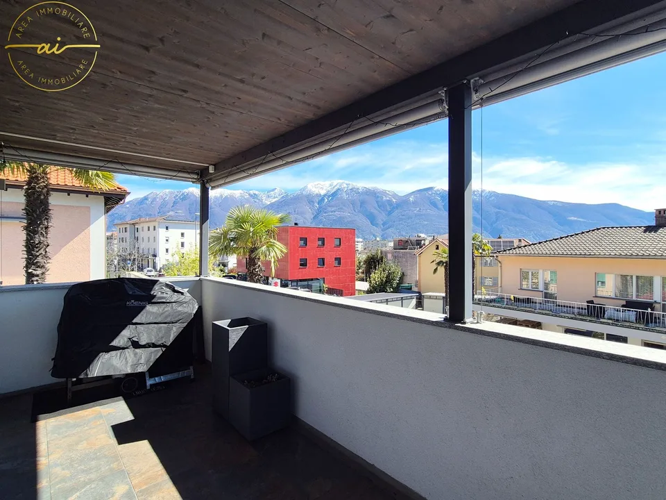 Attique de 3 pièces avec grand balcon à Solduno