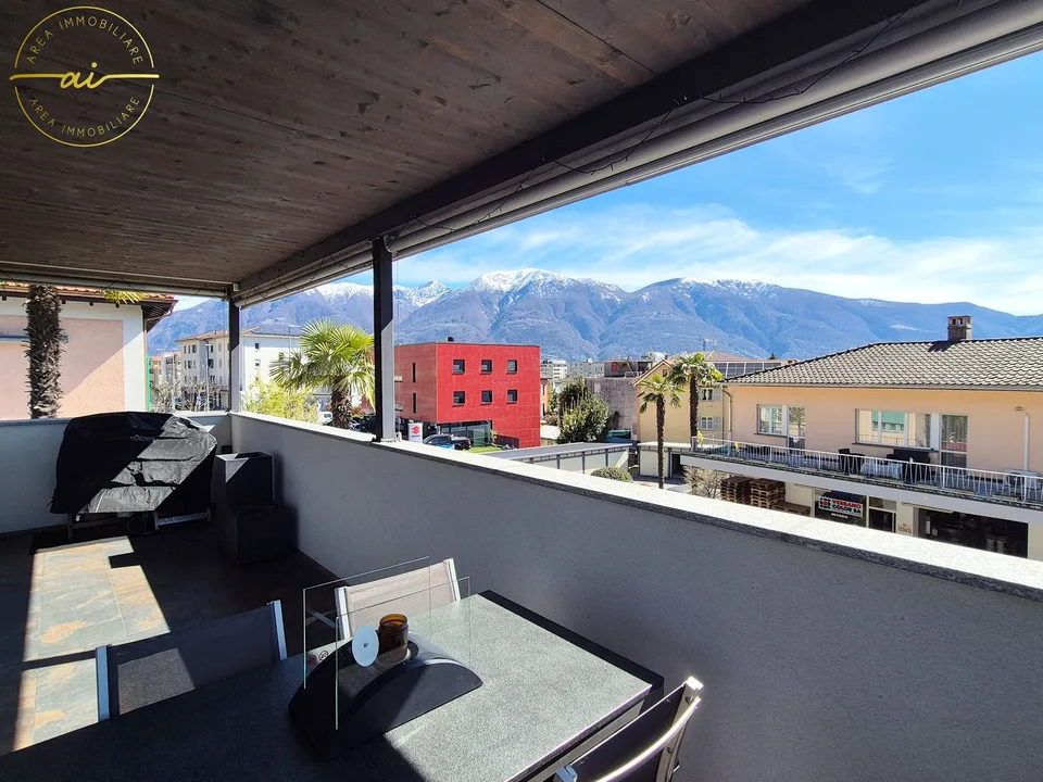 Attique de 3 pièces avec grand balcon à Solduno