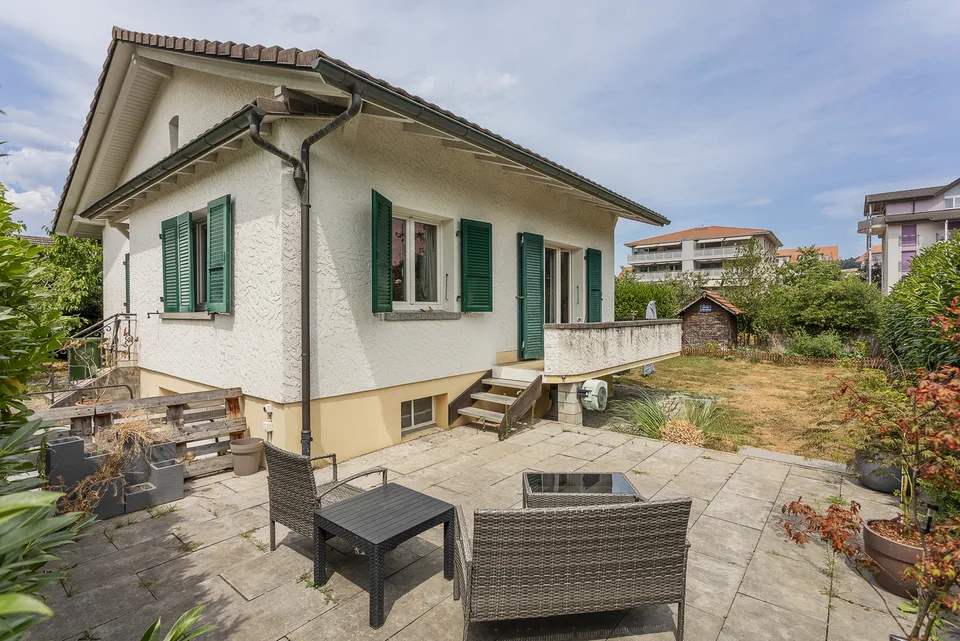 MAISON INDIVIDUELLE AVEC GARAGE BOX ET COUVERT A VOITURE
