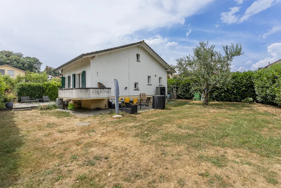 Einfamilienhaus mit Garage und Autoverdeck