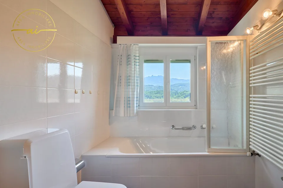 Villa mit separatem Studio und wunderschönem Garten