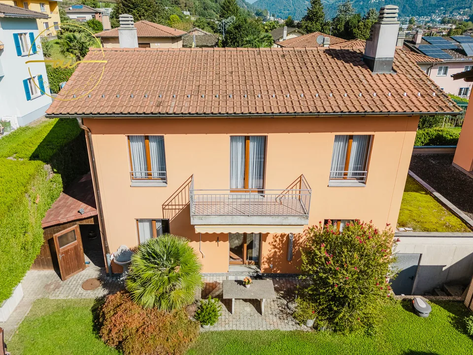 Beautiful house with garden, just two steps from Lake Riva San Vitale