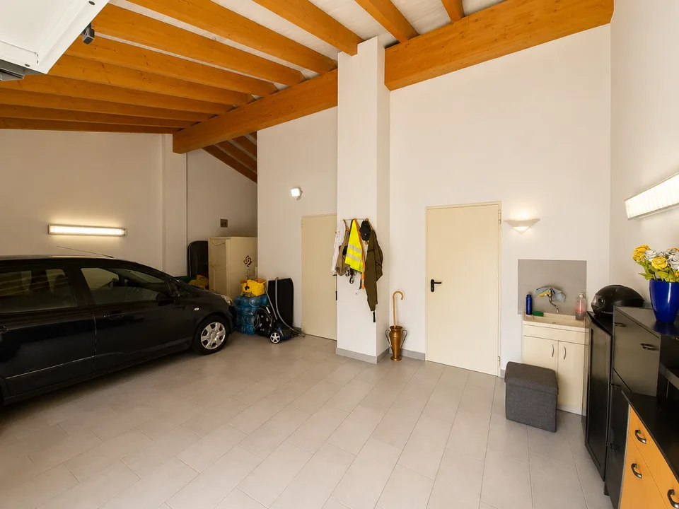 Modern 6.5-room villa with large garden in Stabio