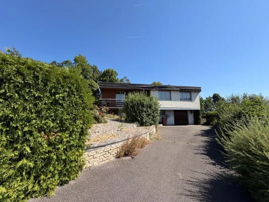 Villa de 5,5 pièces idéalement situé sur une magnifique parcelle