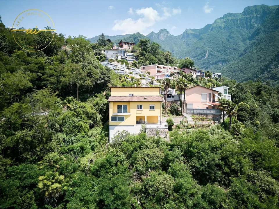 Elegante Villa mit Seeblick in Rovio