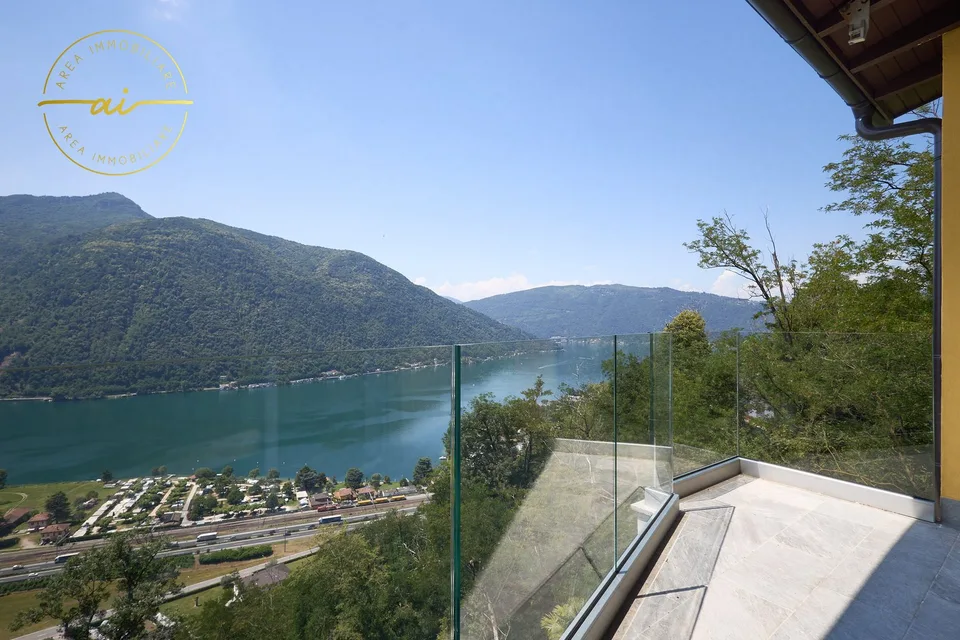 Elegante Villa mit Seeblick in Rovio