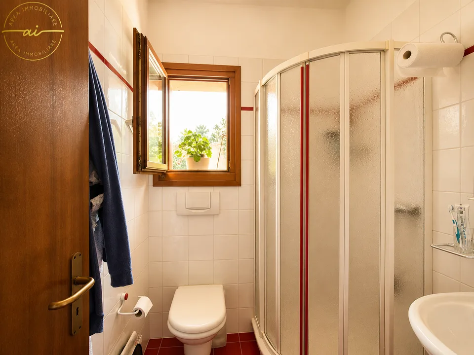 Maison unifamiliale accueillante et bien entretenue avec jardin