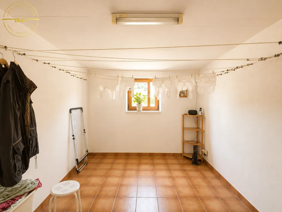 Maison unifamiliale accueillante et bien entretenue avec jardin