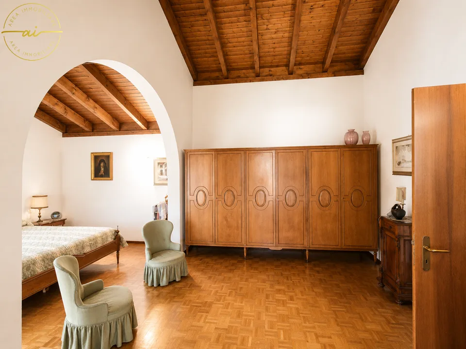 Maison unifamiliale accueillante et bien entretenue avec jardin