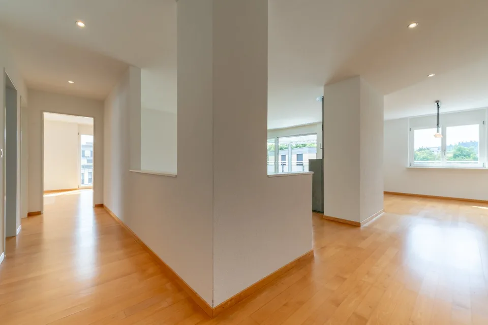Charmante 3.5-Zimmer-Attikawohnung im 4. OG in Suhr