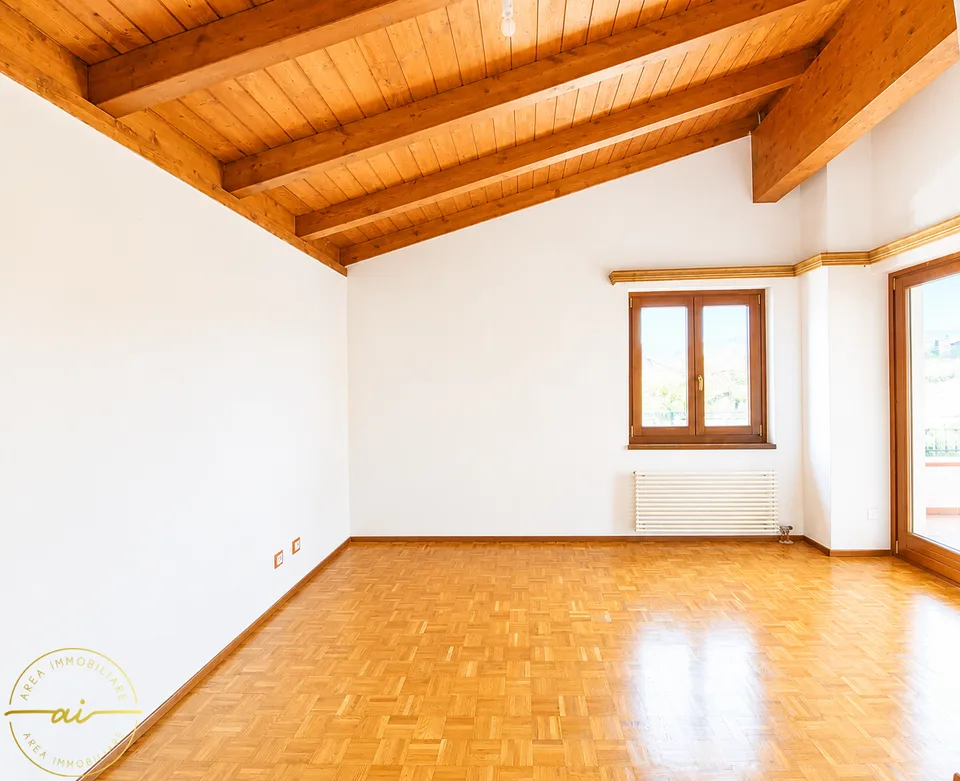 Spacious 5.5-room house with garden in green area in Stabio