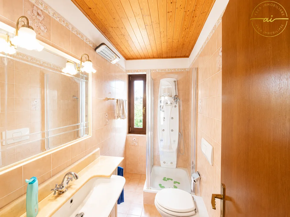 Spacious 5.5-room house with garden in green area in Stabio