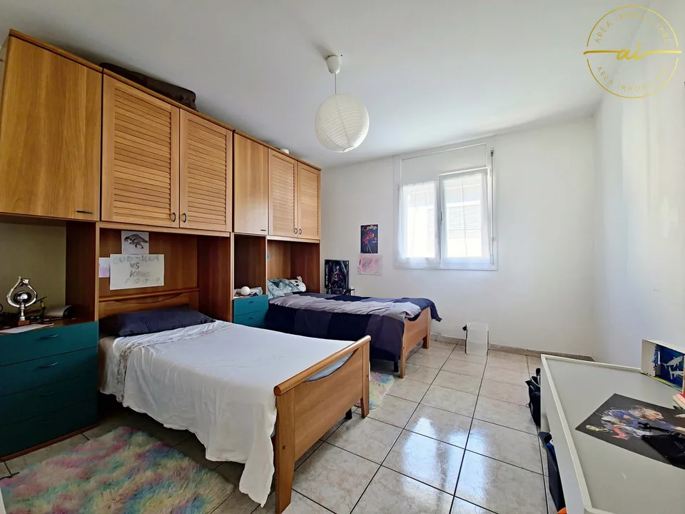 Appartement spacieux et lumineux de 4.5 pièces avec balcon à Genestrerio