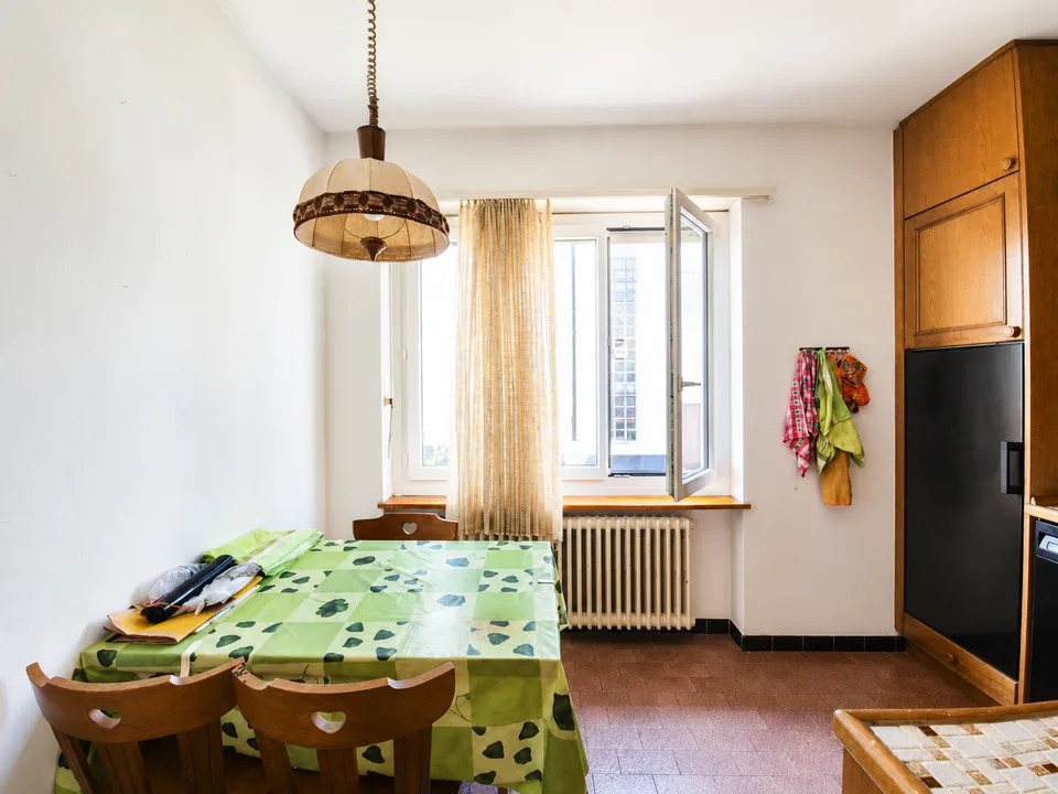 Spacious 8-room villa with private garden in Coldrerio