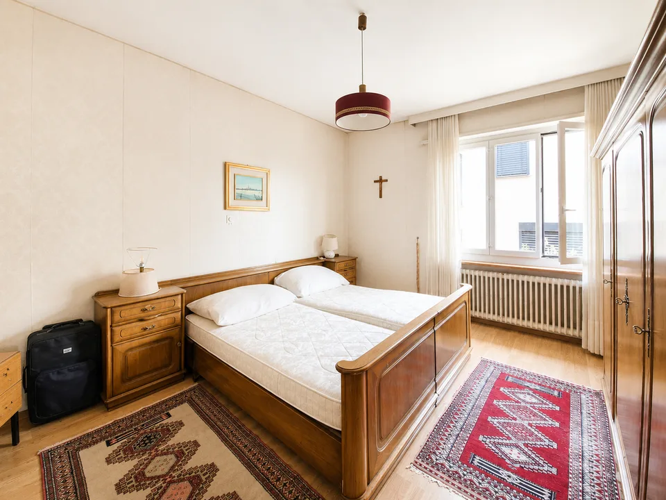 Spacious 8-room villa with private garden in Coldrerio