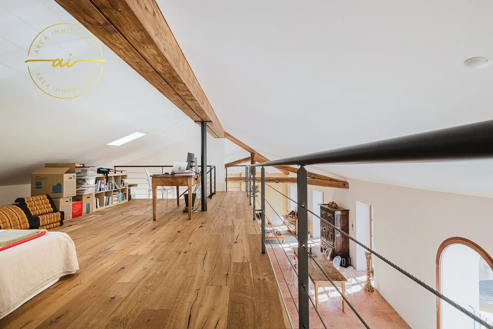 Bâtiment historique prestigieux avec trois appartements indépendants au cœur de Vico Morcote