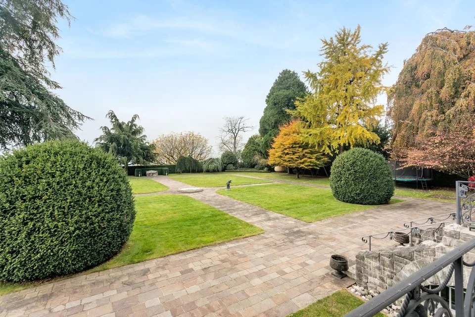 Master house with a character of yesteryear, exceptional location!