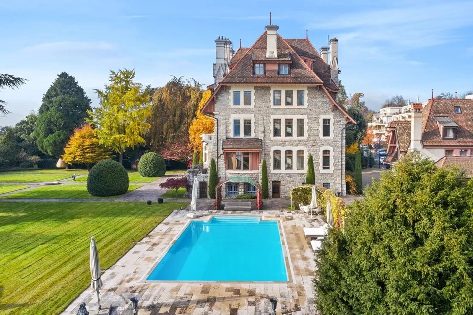 Master house with a character of yesteryear, exceptional location!