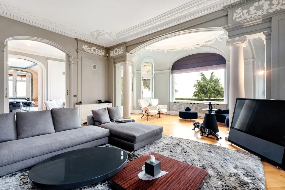 Master house with a character of yesteryear, exceptional location!
