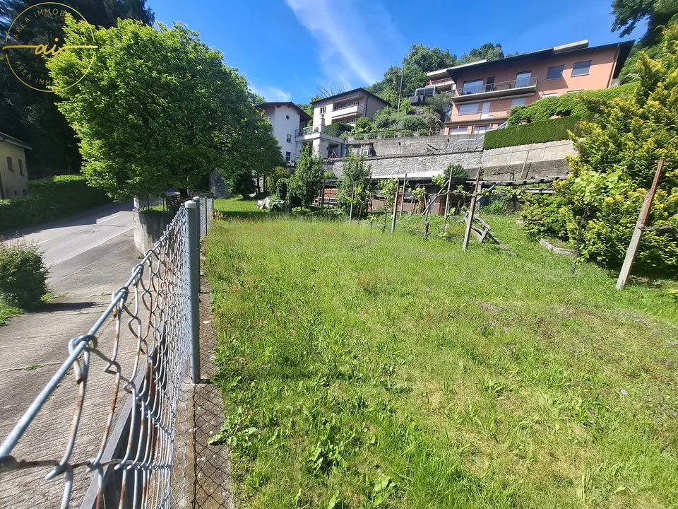 Schönes Bauland mit Seeblick in Sonvico