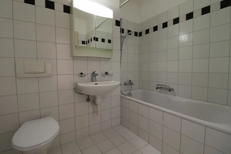 Near Messe and Wettsteinplatz - friendly 3-room apartment in Basel