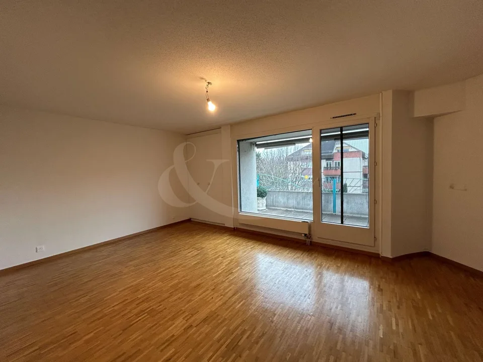 Exclusive penthouse occupying the entire floor with large terrace in the heart of Perly
