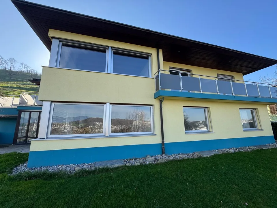 Incantevole appartamento mansardato di 3.5 locali con balcone e vista sulla montagna a Kriens