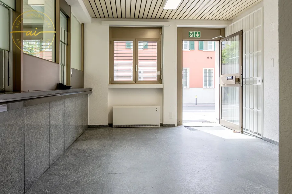 Single-family house with attached commercial space