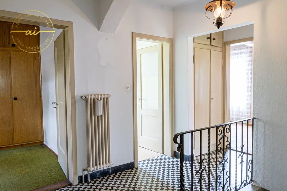 Single-family house with attached commercial space