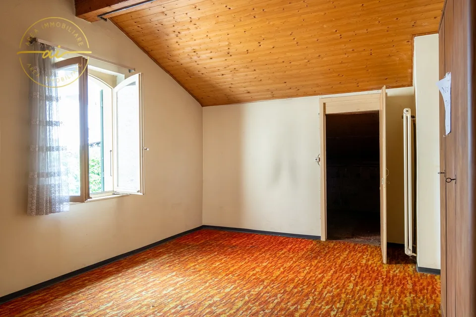 Single-family house with attached commercial space