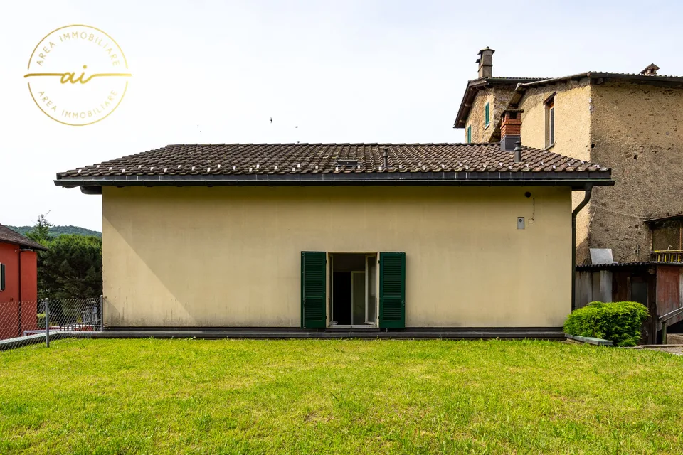 Single-family house with attached commercial space