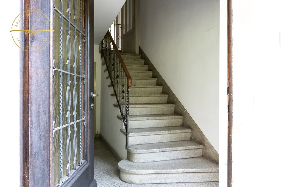 Single-family house with attached commercial space