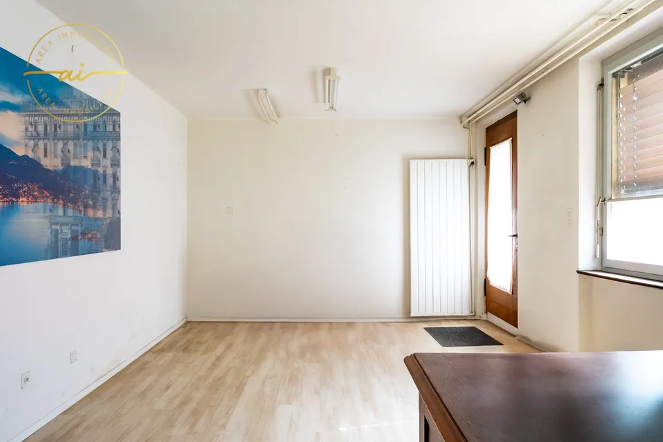 Single-family house with attached commercial space